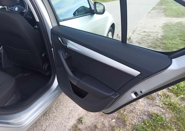 Skoda Octavia cena 55900 przebieg: 139000, rok produkcji 2018 z Zgierz małe 211